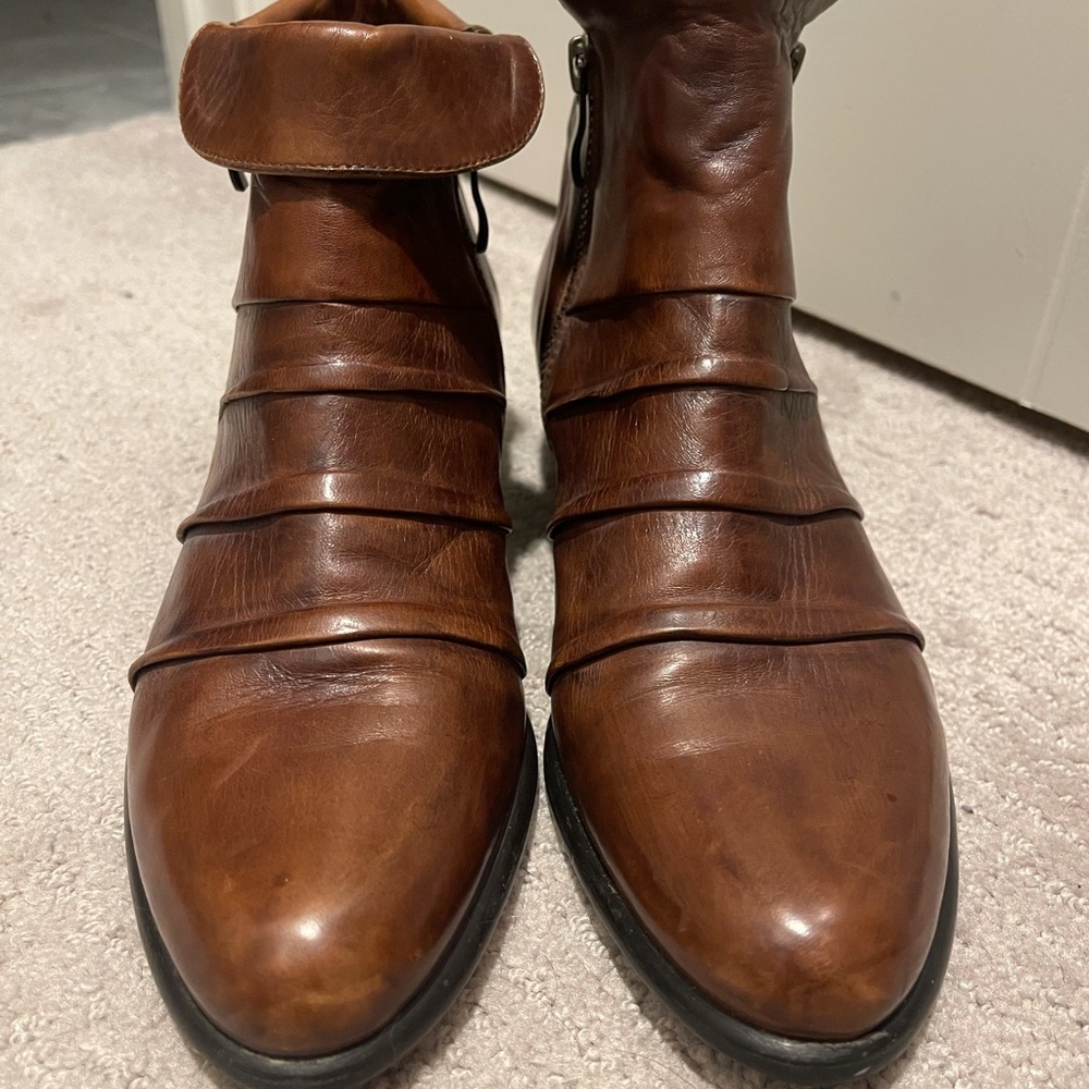 Everybody falla boots